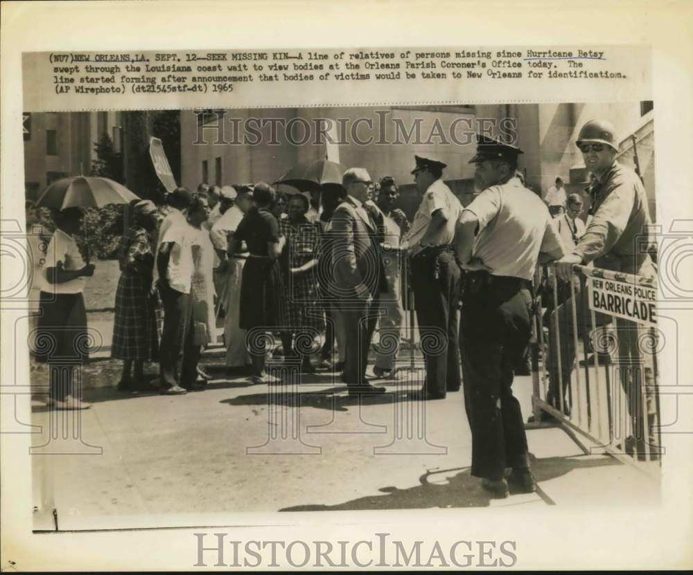 1965 Press Photo People wait to identify bodies, Hurricane Betsy, New Orleans - Historic Images