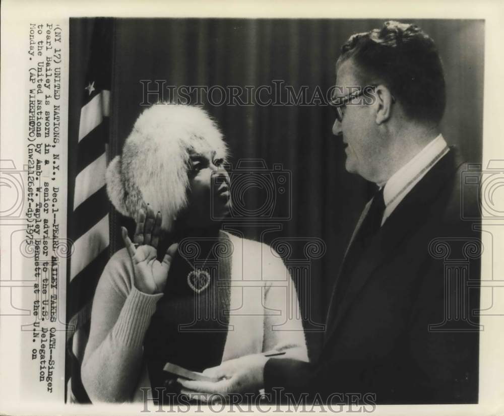 1975 Press Photo Pearl Bailey sworn in as U.N. advisor in NY - Historic Images