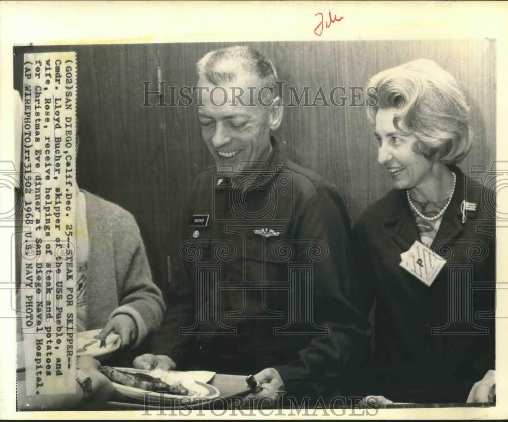 1968 Press Photo Lloyd &amp; Rose Bucher have dinner at San Diego Naval Hospital - Historic Images