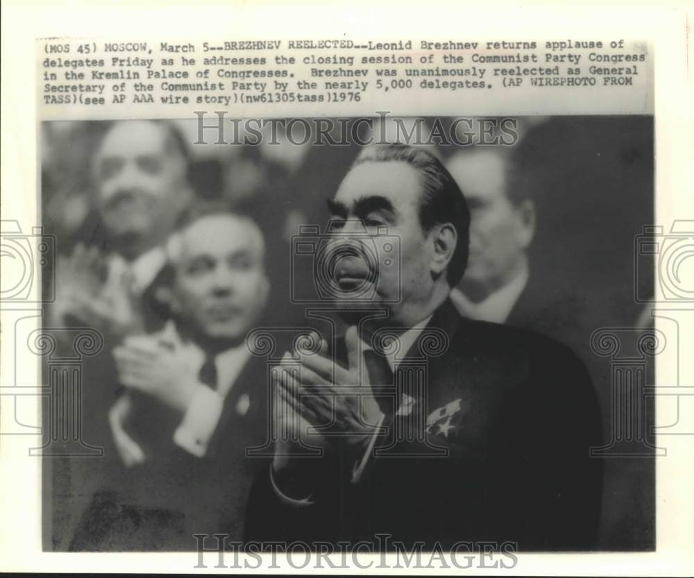 1976 Press Photo Leonid Brezhnev closes Communist Party Congress session; Moscow - Historic Images