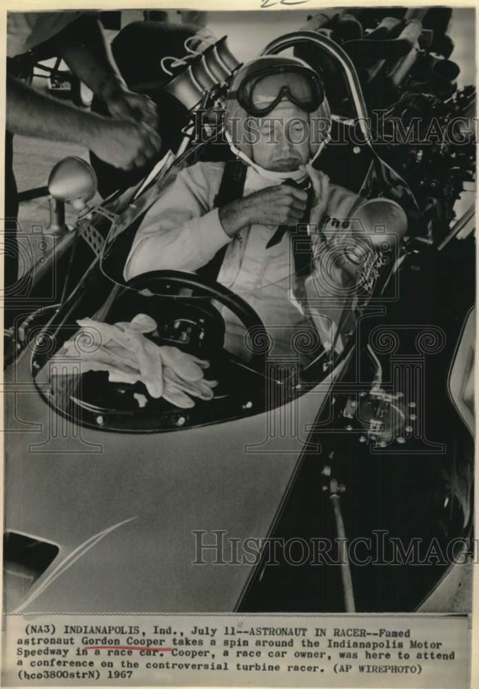 1967 Press Photo Astronaut Gordon Cooper at Indianapolis Speedway in race car- Historic Images
