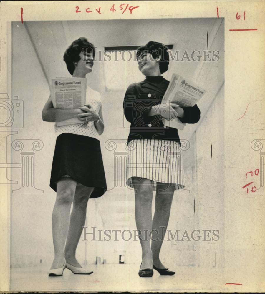 1967 Press Photo Nancy Tolson & Carol Taylor- Congressman McCarthy's Secretaries - Historic Images