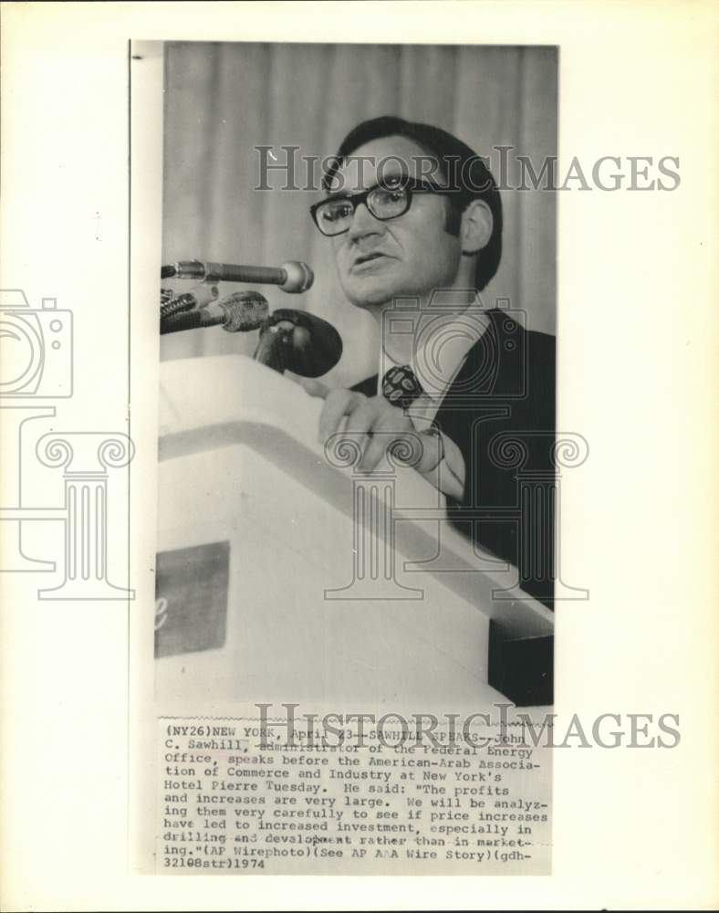 1974 Press Photo Admin. of Federal Energy Office John C. Sawhill in NY meeting.- Historic Images