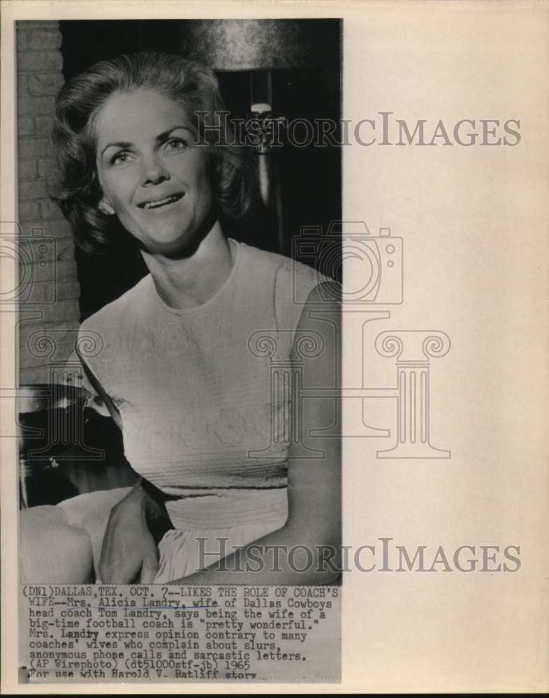 1965 Press Photo Alicia Landry, wife of Dallas Cowboys&#39; Tom Landry in TX - Historic Images