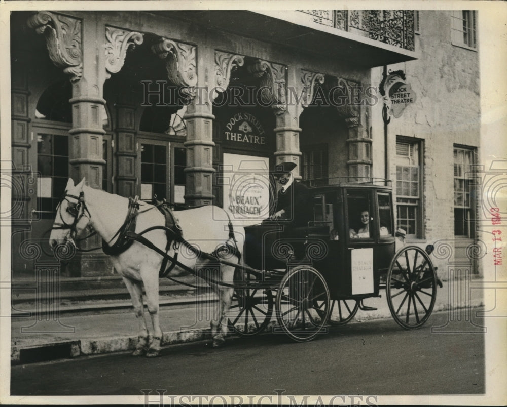 1943 Press Photo Carriage at the Famous Dock Street Theater in Charleston, SC-Historic Images