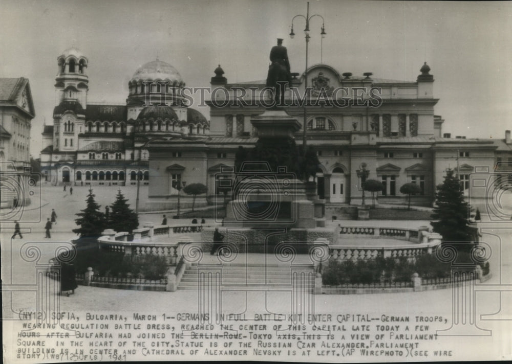 1941 Press Photo German troops enter Bulgaria Parliament Square - hcx00291-Historic Images