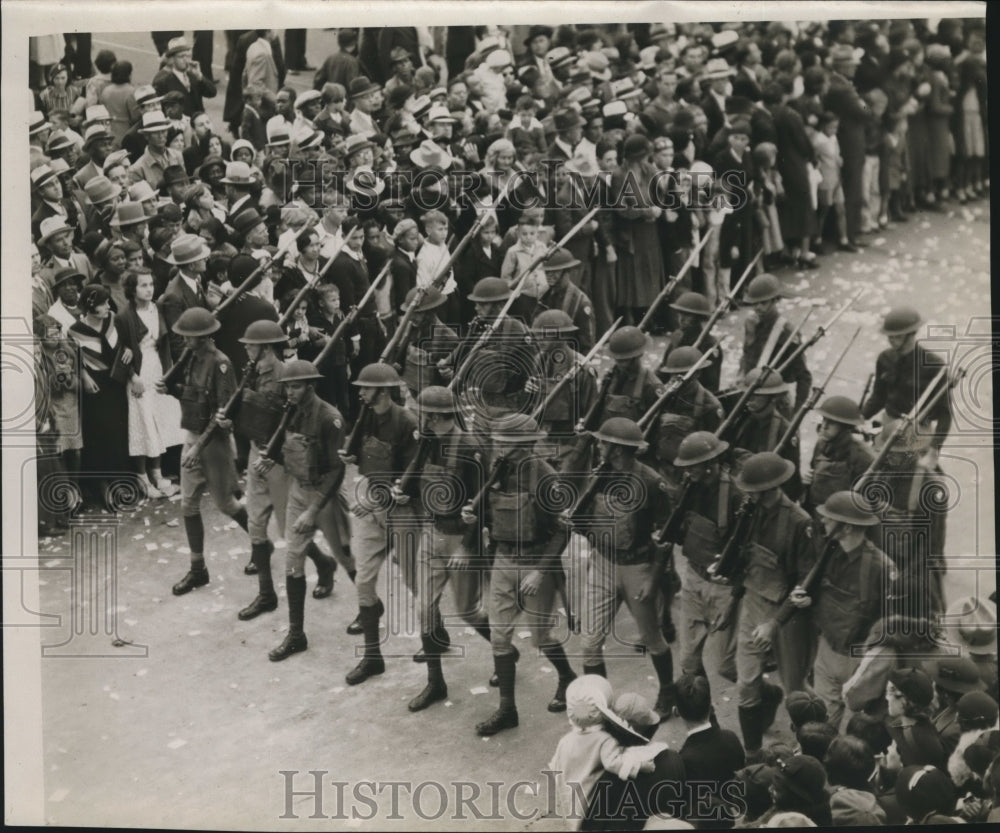 1918 Press Photo Marching the streets on Armistice Day, Houston - hcx00472-Historic Images