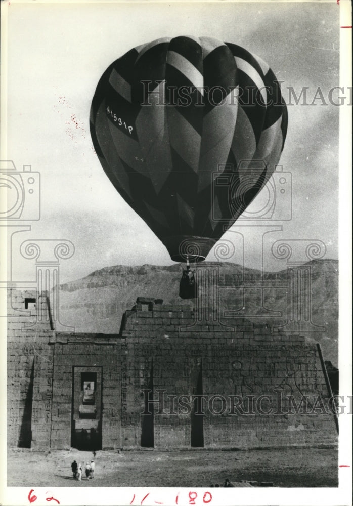 1983 Press Photo A hot air balloon - hcx01133- Historic Images