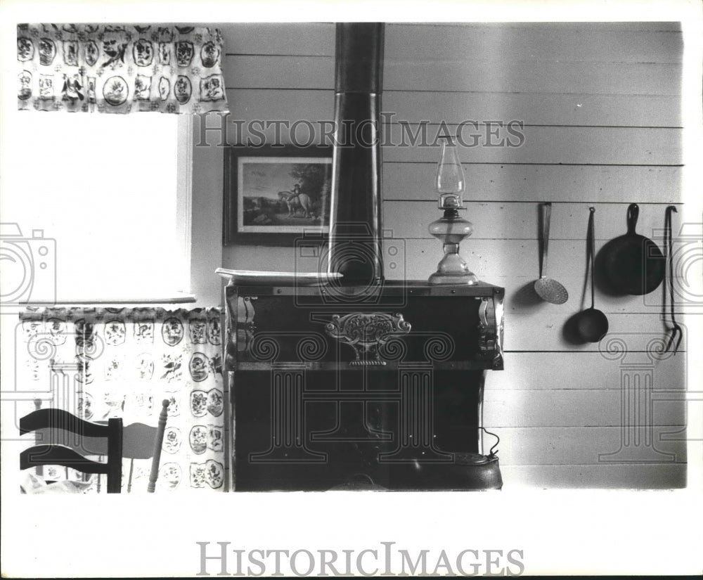 1972 Press Photo Kitchen in Kingstone Lisle Commune Home of Thomas Hughes, Rugby-Historic Images
