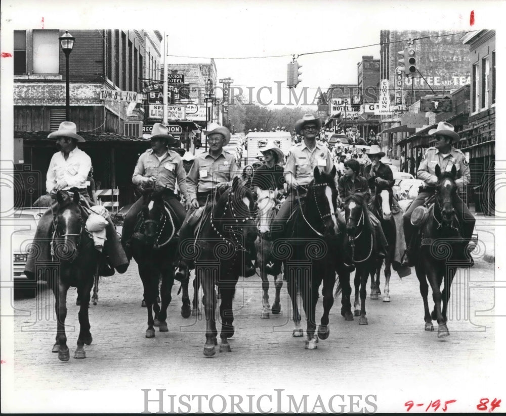 1981 Trail riders at end of Chisholm Trail Roundup in Fort Worth - Historic Images