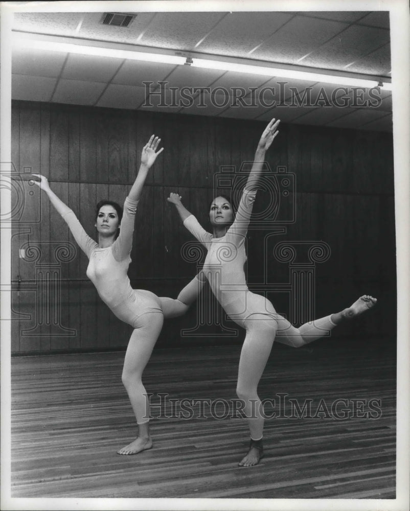 1969 Cathy Freudiger, Evelyn Etie, Discovery Dance Group - Historic Images