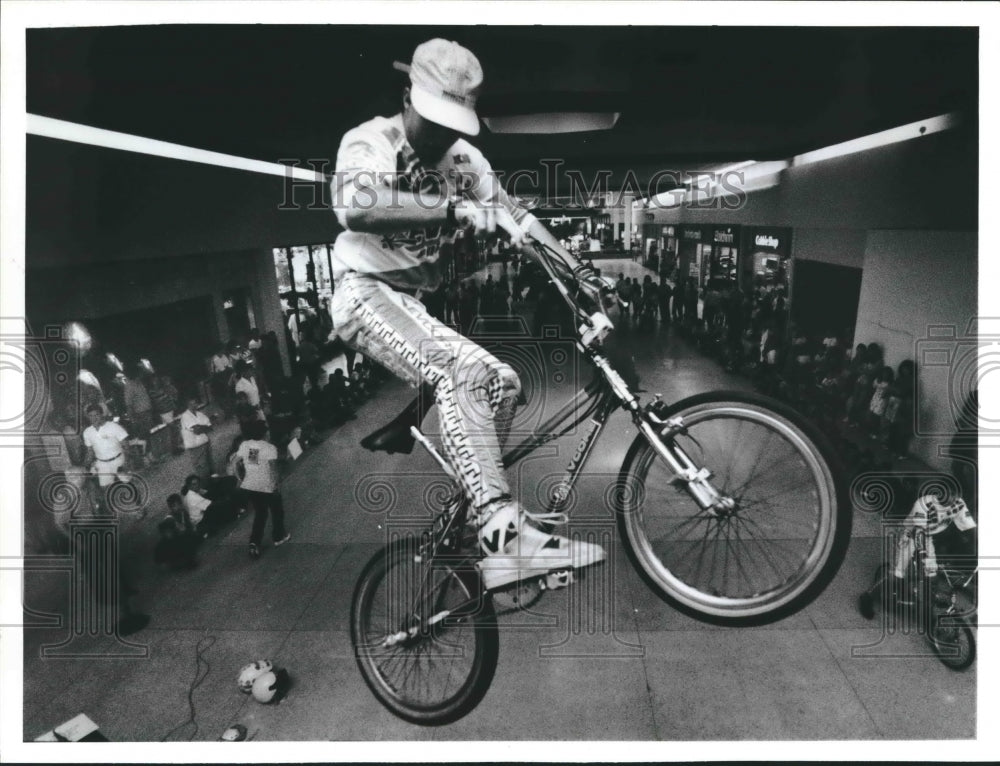 1989 Press Photo Todd Evans of Bike &amp; Skate Team Fame City, Houston. - hcx03005 - Historic Images