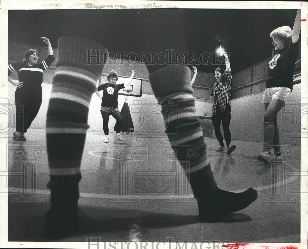 1983 Dancers Exercising to The Jesus Jog &amp; The Hallelujah Hop. - Historic Images