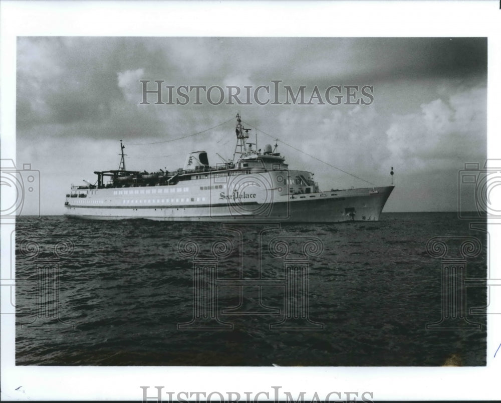 1991 Press Photo Cruise Ship Sea Palace. - hcx03249 - Historic Images