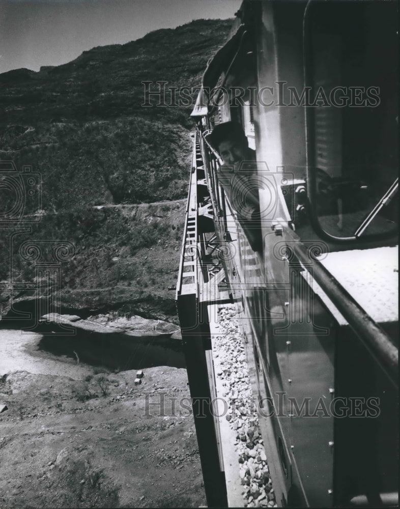 1963 Press Photo Train ride on the Chihuahua al Pacifico. R.R. Mexico-Historic Images