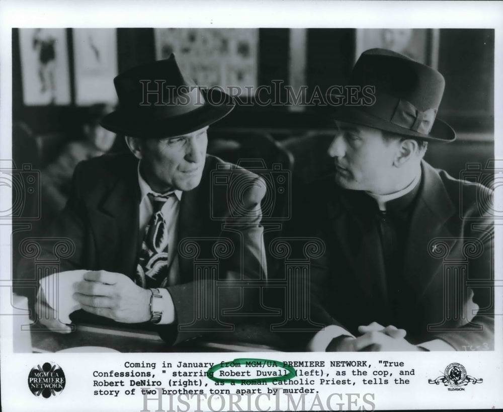 1985 Press Photo Robert Duvall & Robert DeNiro in "True Confessions" - Historic Images