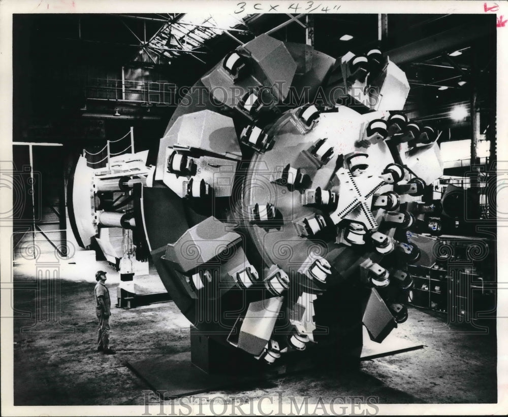 1971 Press Photo Monster tunnel borer built by Dresser Industries - hcx04826-Historic Images