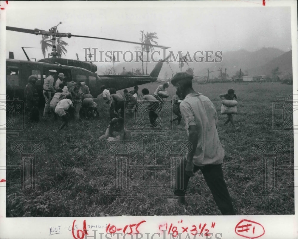 1979 Press Photo American helicopter delivers food to Dominican Republic-Historic Images