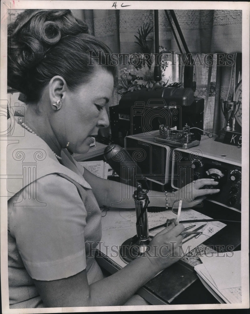 1970 Press Photo YL Harriett Woehst (Mrs. Kirby), Ham Radio Operators ...