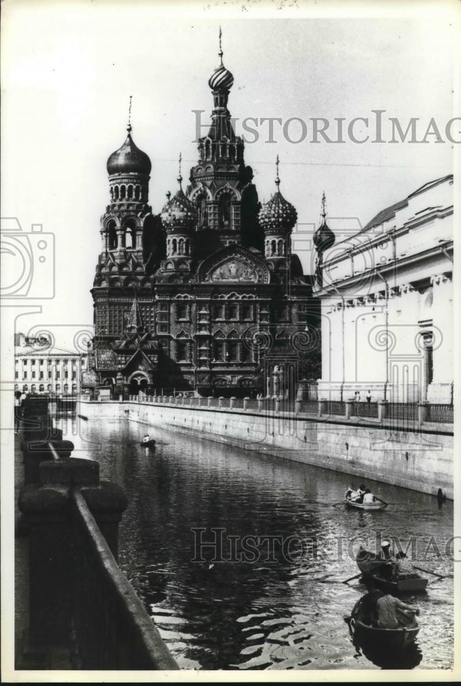 1991 Leningrad&#39;s Griboyedov Canal beside the Church of the Savior - Historic Images