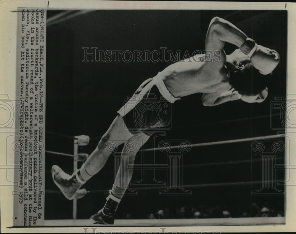 1975 Boxer Manuel de Jesus Arches Backwards After Knockout Punch. - Historic Images