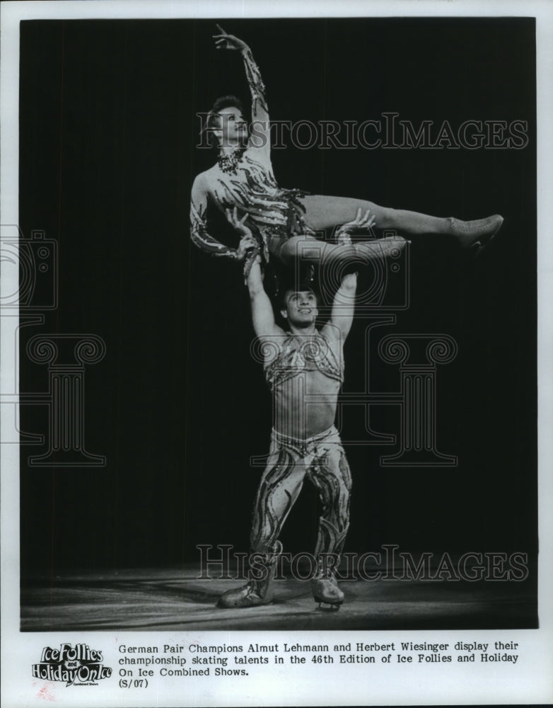 1982 Press Photo Almut Lehmann and Herbert Wiesinger perform Holiday on Ice - Historic Images