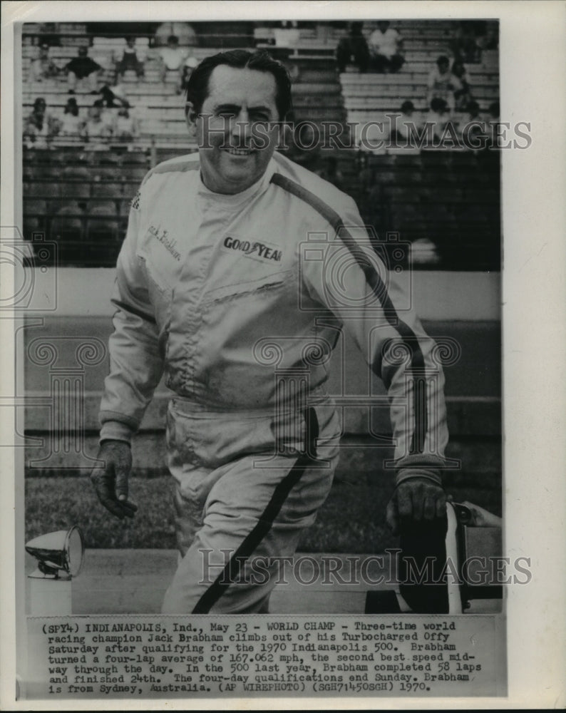 1970 Press Photo Jack Brabham climbs out of his Offy race car, Indianapolis 500- Historic Images