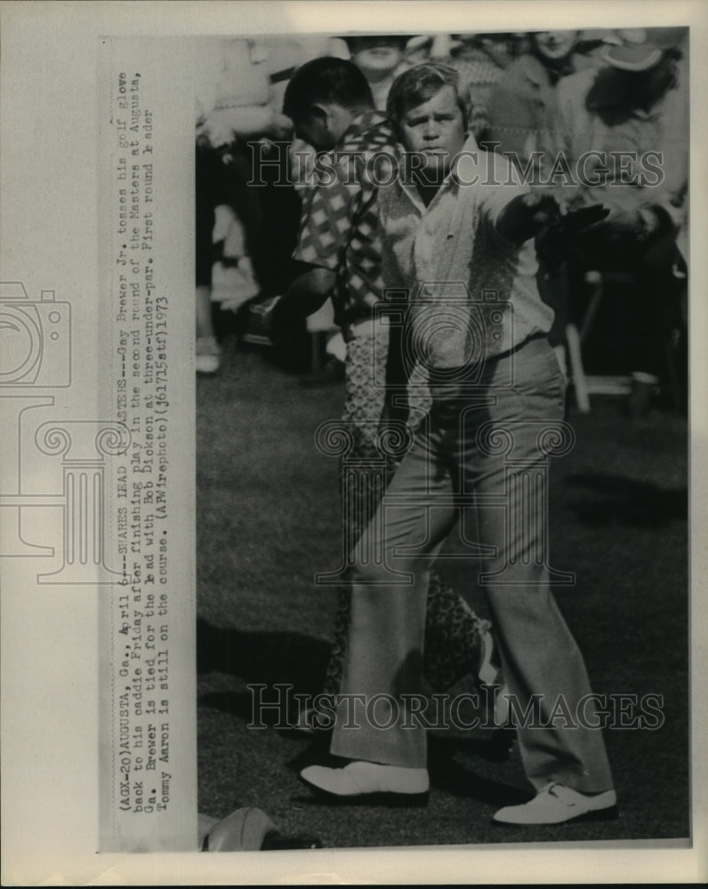 1973 Press Photo Gay Brewer Jr. tosses his golf glove at Augusta, Georgia-Historic Images