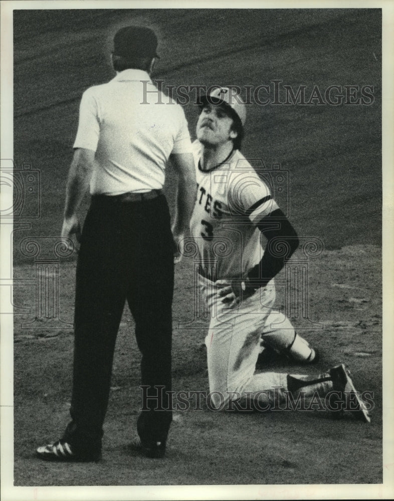 1976 Press Photo Pirates Richie Hebner Has Choice Words for Umpire Montague.-Historic Images