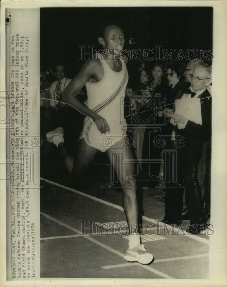 1976 Press Photo Tanzania&#39;s Filbert Bayi sets world record at Madison Sq. Garden - Historic Images