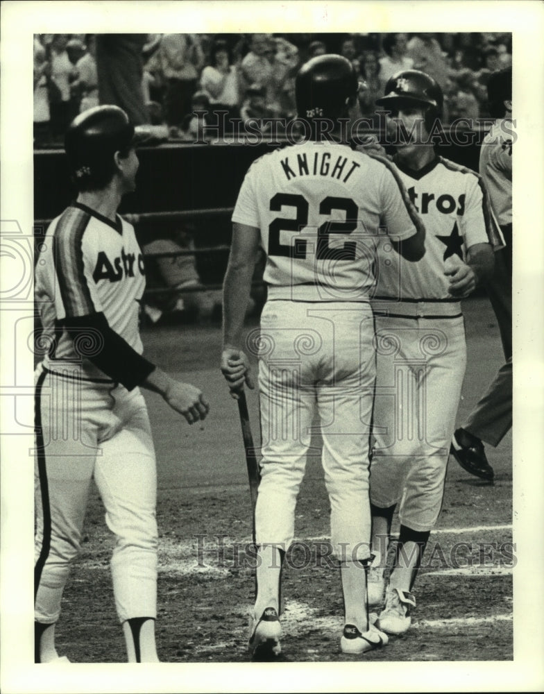 1983 Press Photo Houston Astro Baseball Player Phil Garner Greeted By Teammates - Historic Images