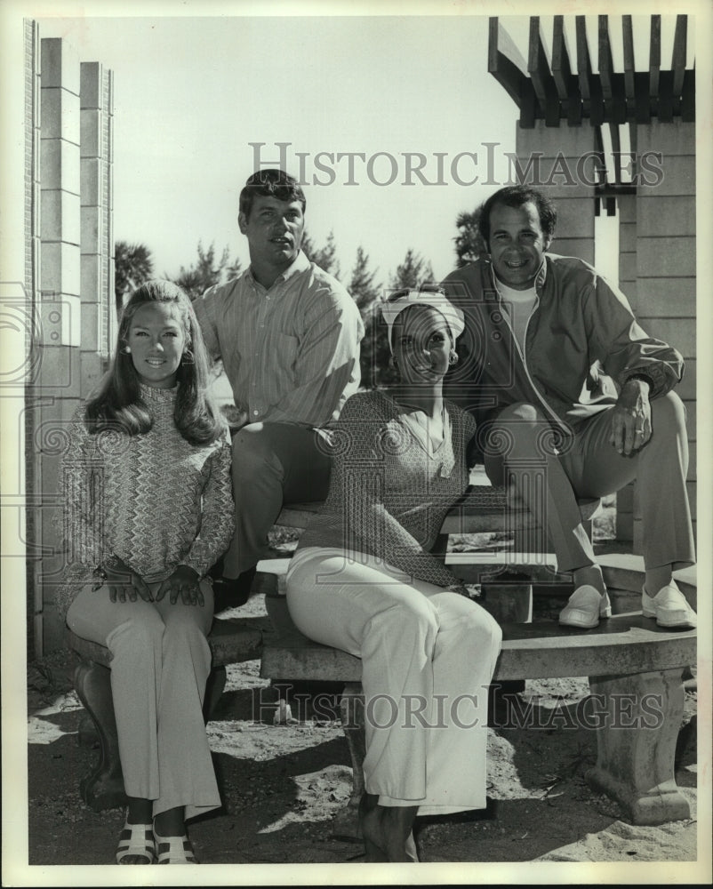 1972 Press Photo Houston Astro Pitchers and Their Wives Enjoying the Florida Sun- Historic Images