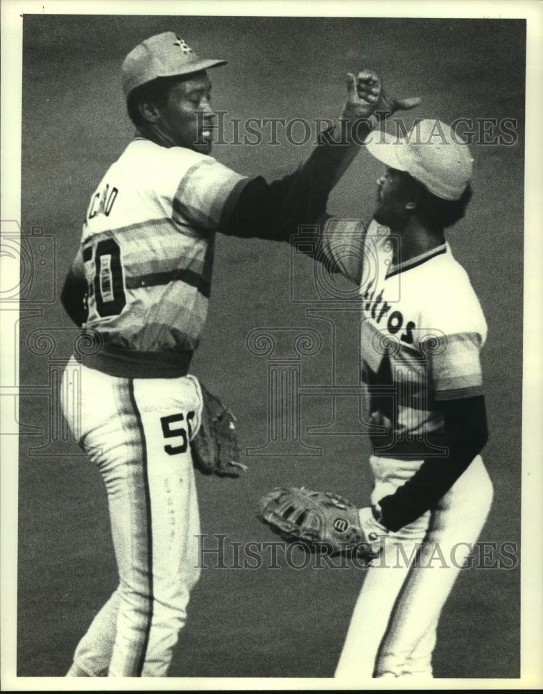 1979 Press Photo Houston Astros Baseballs' Enos Cabell Congratulates Richard-Historic Images