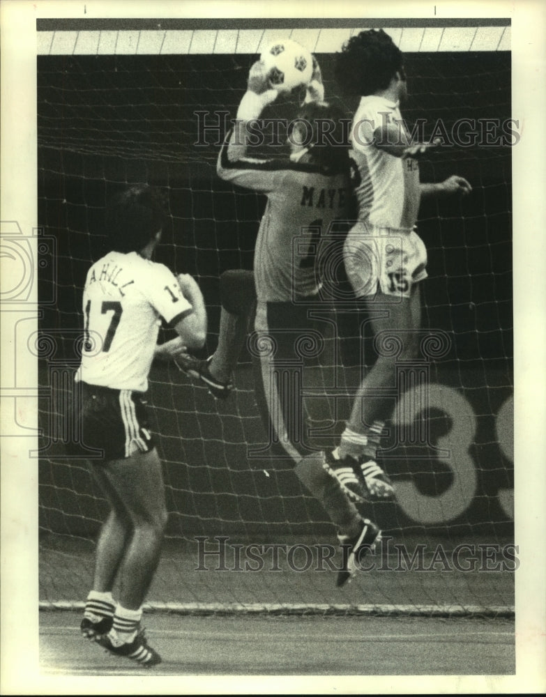 1980 Houston Hurricanes Ruben Morales & California's Paul Cahill. - Historic Images