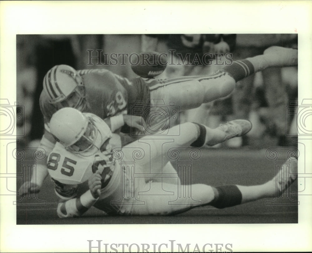 1988 Houston Oilers Jay Novacek Fumbles football - Historic Images