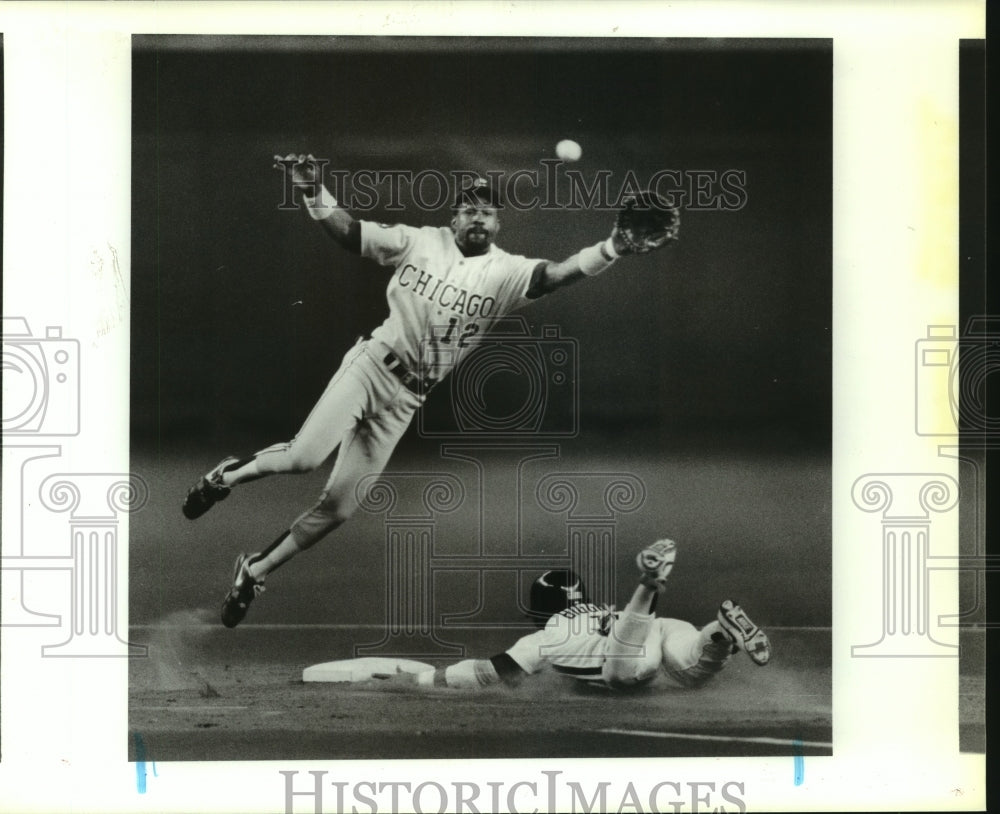 1991 Chicago Shawon Dunston jumps over Houston's Craig Biggio - Historic Images