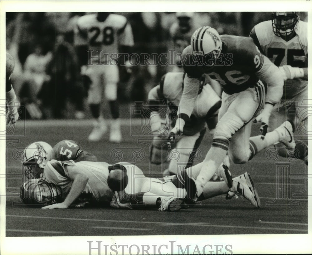 1990 Bengal&#39;s Boomer Esiason and Oiler Sean Jones, football - Historic Images