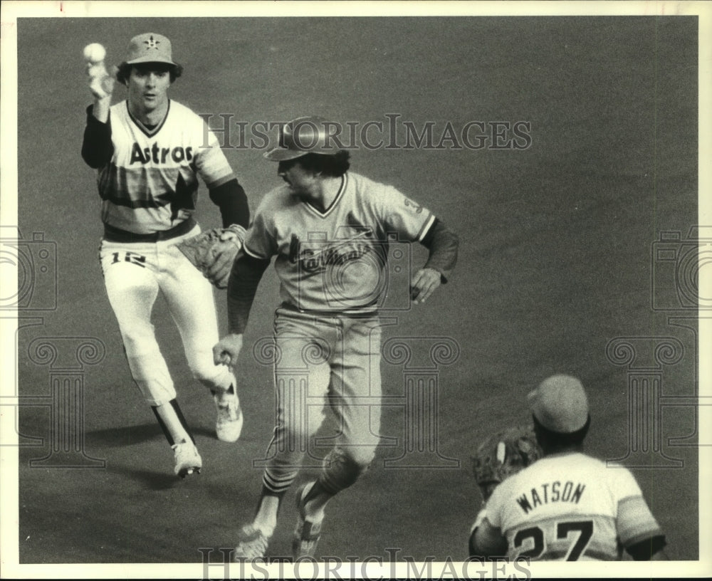 1979 Press Photo Houston Astros Renolds lobs to Watson - Historic Images