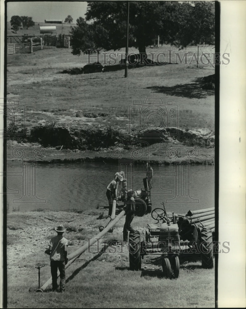 1966 Press Photo Workers pumping water from the river at LBJ Ranch - hcx08699-Historic Images