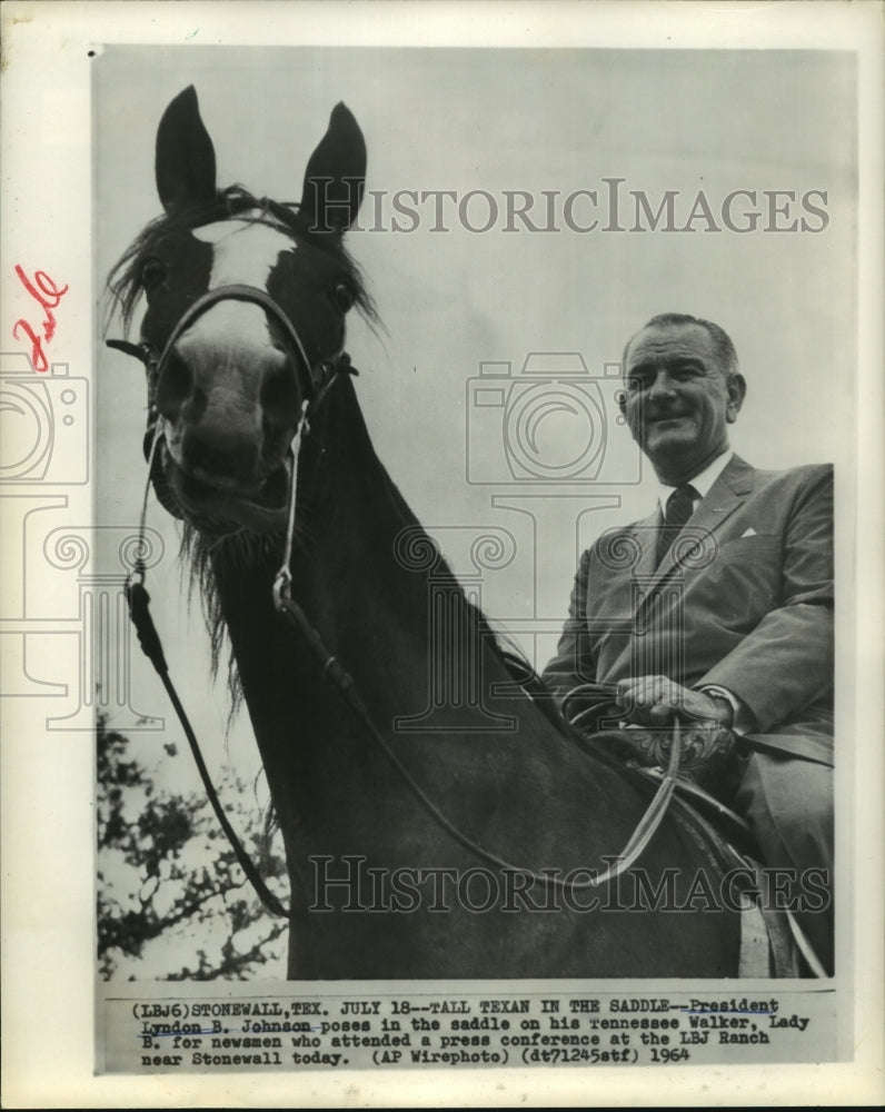 1964 Press Photo President Lyndon B. Johnson riding Lady B, LBJ Ranch, Stonewall-Historic Images