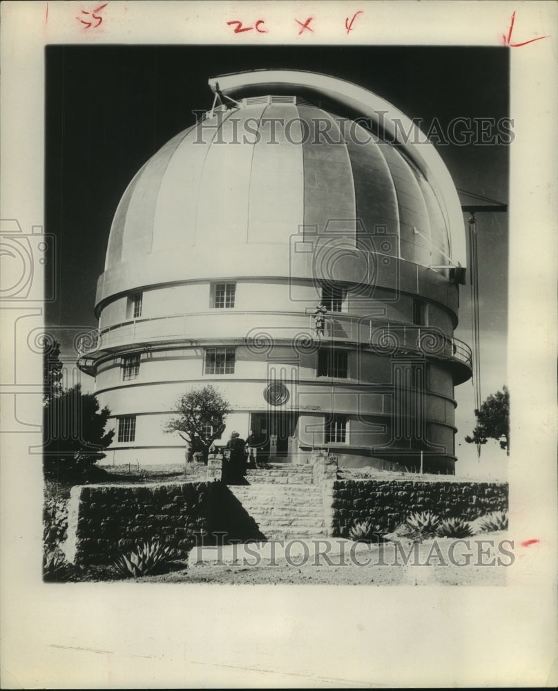 1964 Press Photo Front entrance to McDonald Observatory - Historic Images