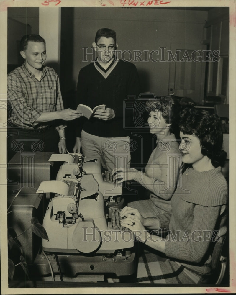 1962 Press Photo Students And Trainees Attending Massey&#39;s Business College.-Historic Images