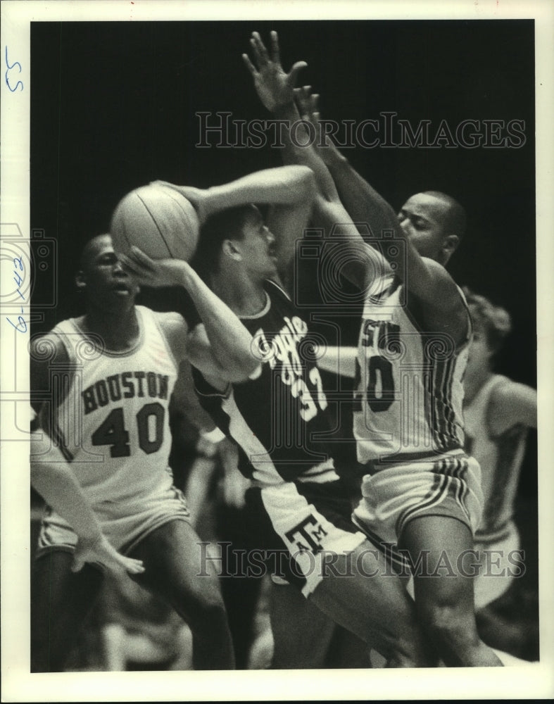 1984 Alvin Franklin of the Cougars and Aggies&#39; Kenny Brown - Historic Images