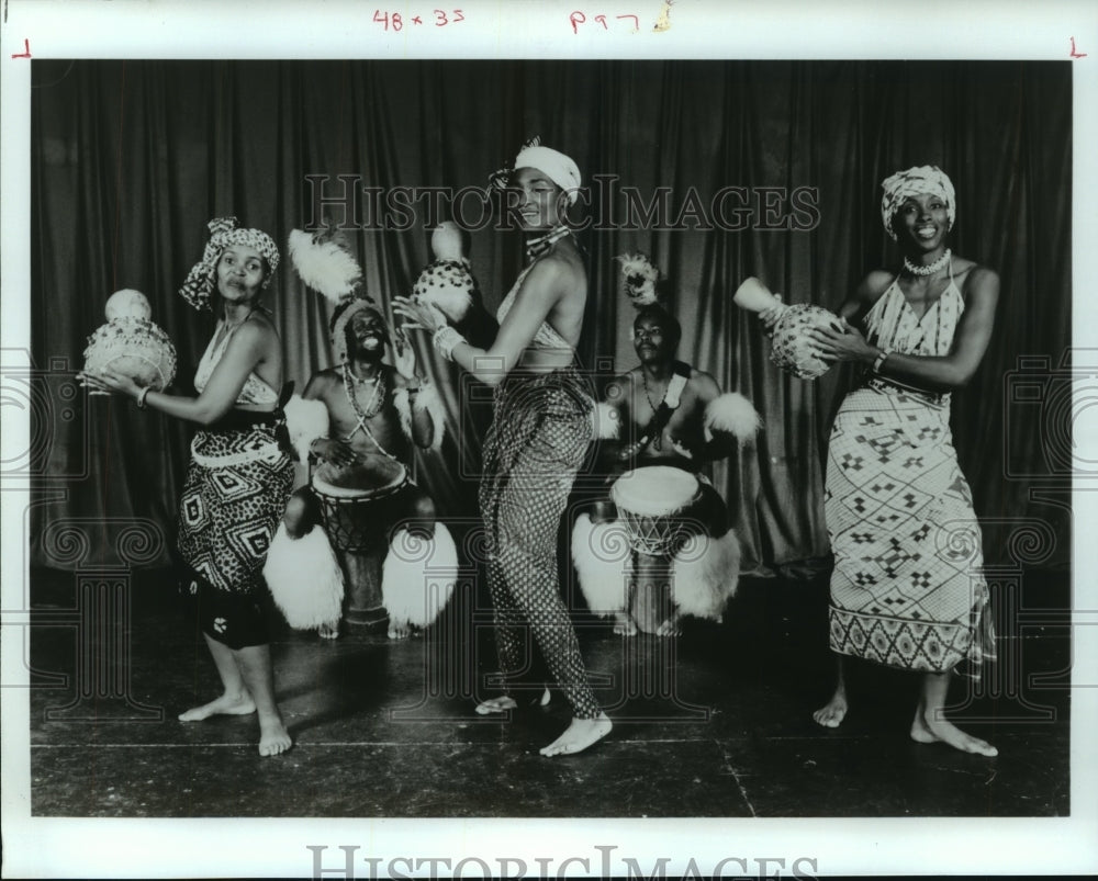 1996 Press Photo Dance members of the Kuumba House Dance Theatre - Historic Images