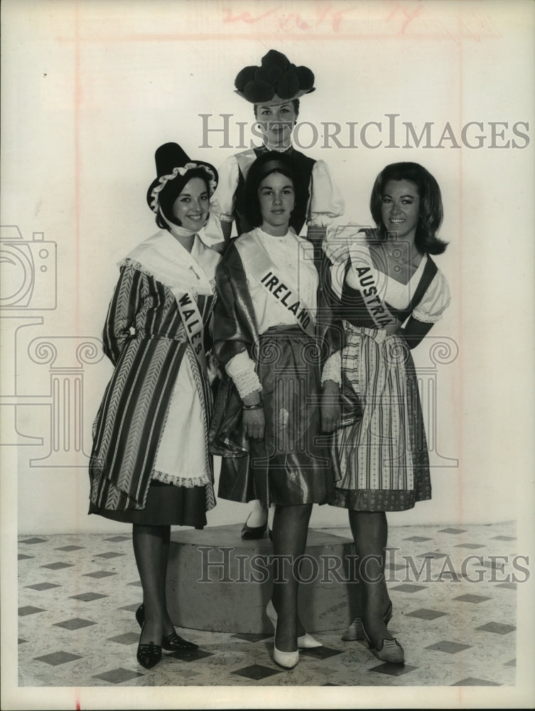 1964 Press Photo Miss Universe contestants pose before pageant lineup-Historic Images