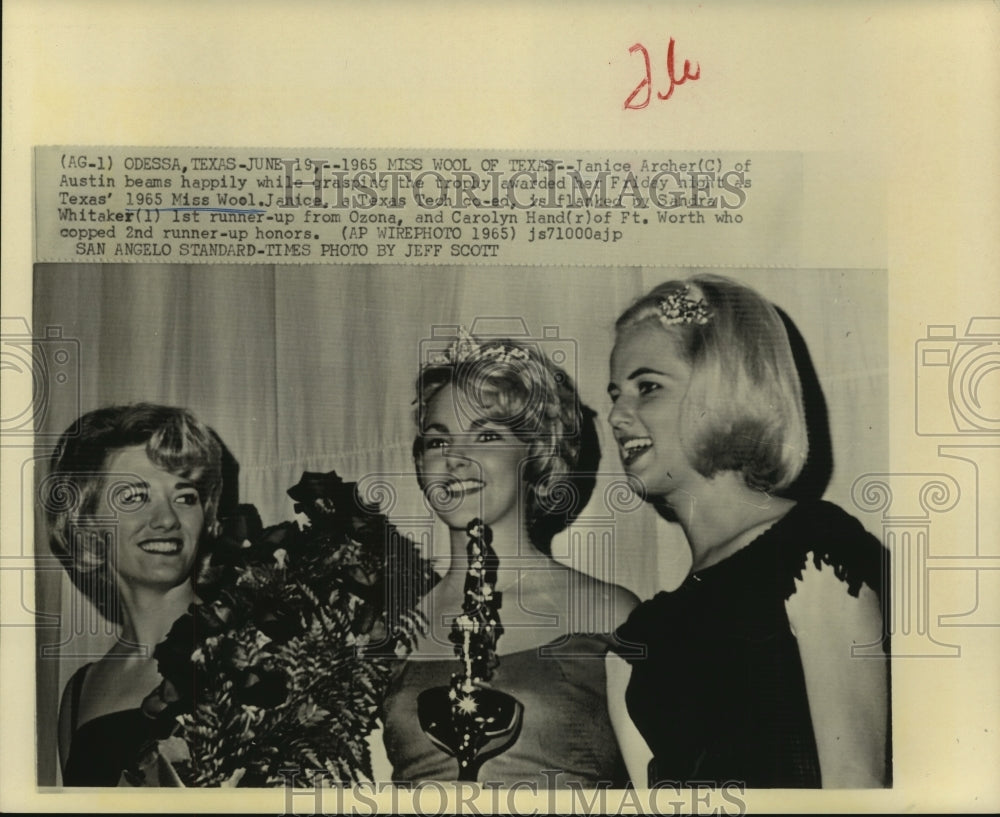 1965 Janice Archer, Miss Wool of Texas with runners-up - Historic Images