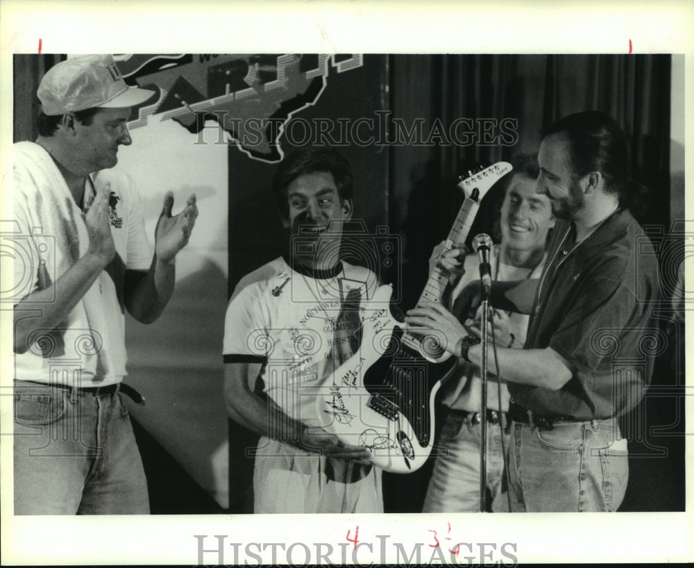 1989 Randy Quaid & The Who Members Present Guitar Miller Lite Party - Historic Images