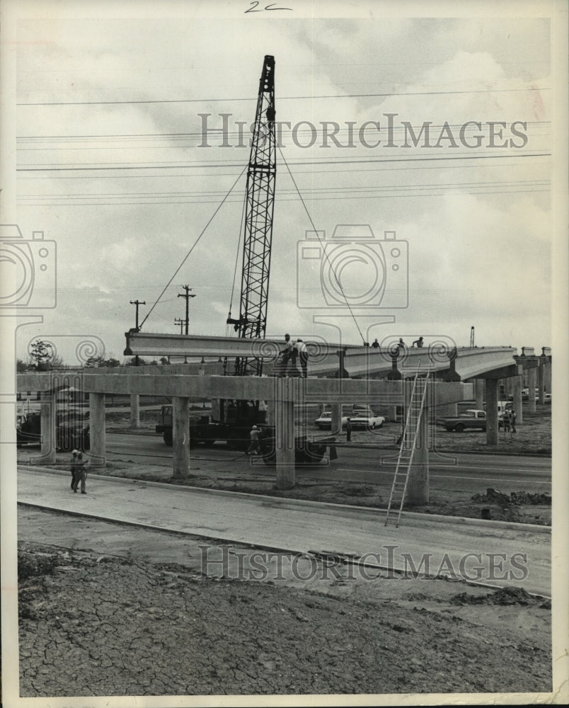 1971 Press Photo North Loop Houston Freeway Under Construction. - hcx11564-Historic Images