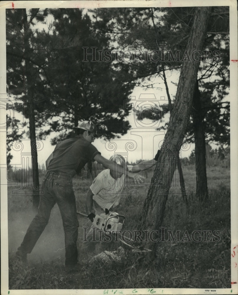 1962 Press Photo Loggers cut pulp logs in East Texas for newsprint - hcx11637-Historic Images