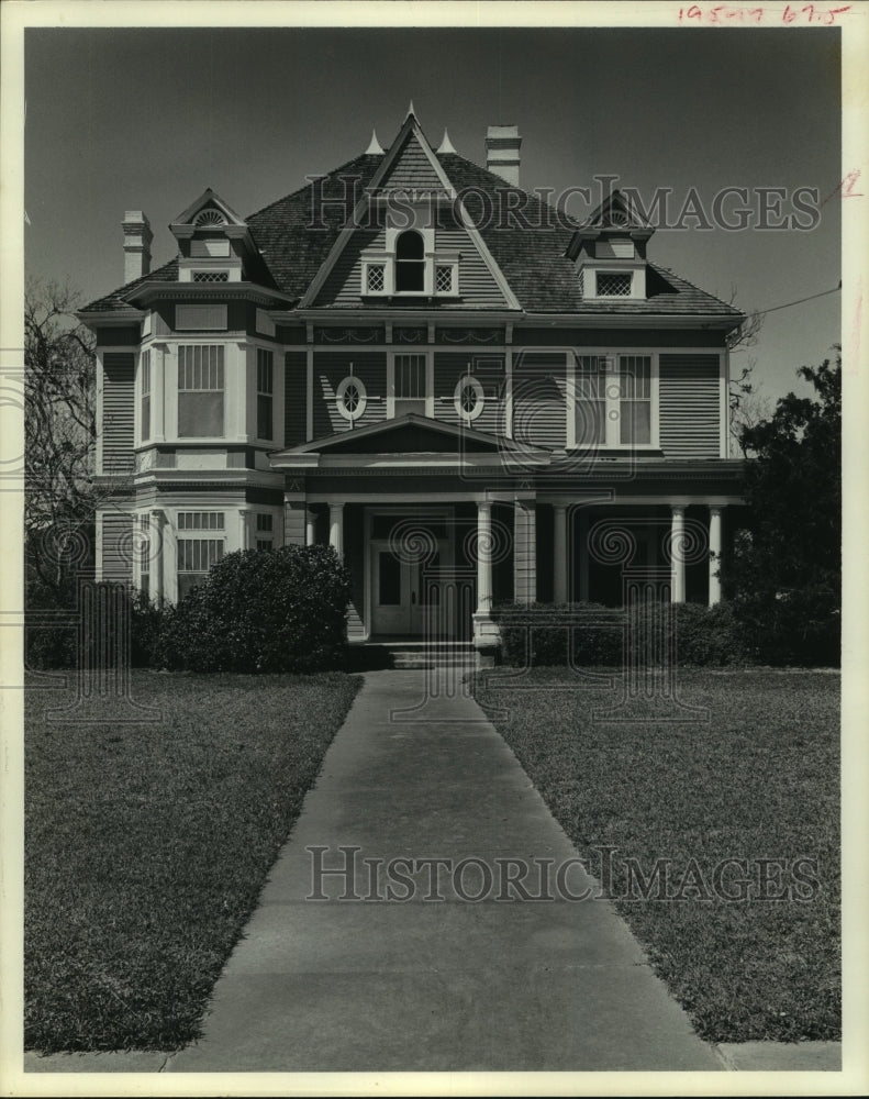 1975 Charles and Emma Jacoby&#39;s 1902 home in Navasota, TX - Historic Images